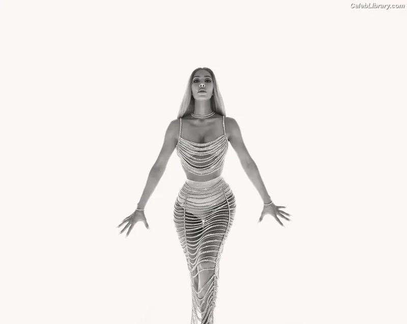 Kim Kardashian photo 7 of 4170