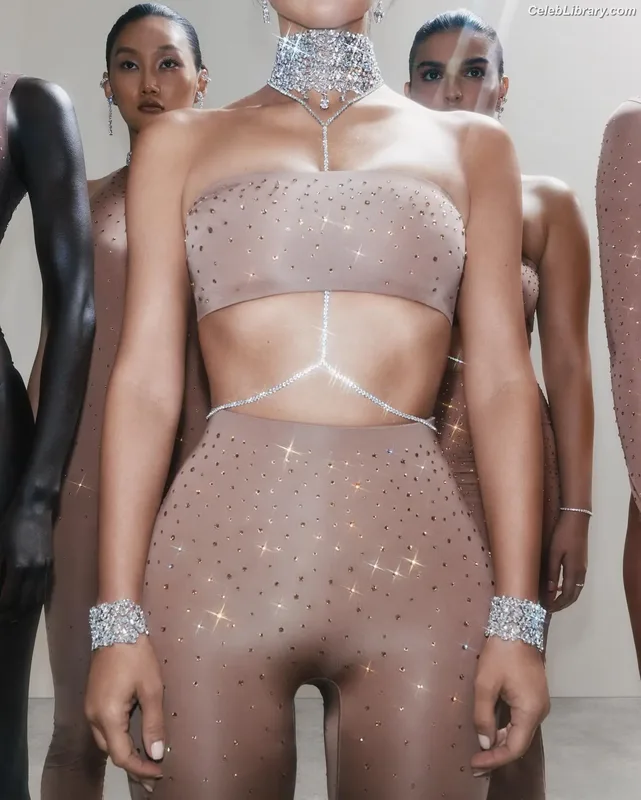 Kim Kardashian photo 12 of 4170