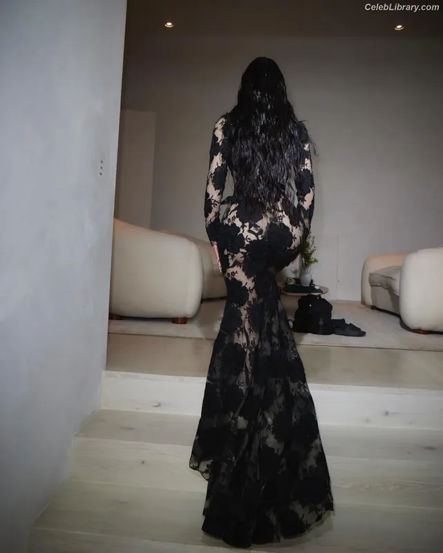Kim Kardashian photo 20 of 4170