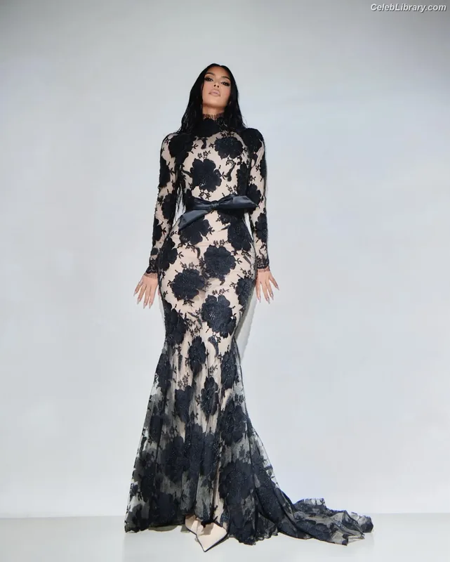 Kim Kardashian photo 21 of 4170