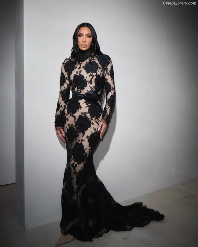Kim Kardashian photo 23 of 4170