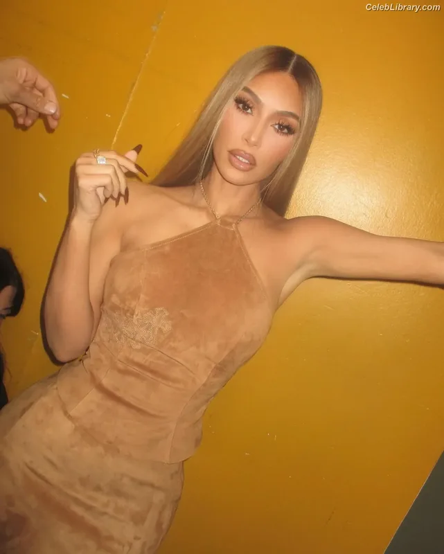 Kim Kardashian photo 2 of 4170