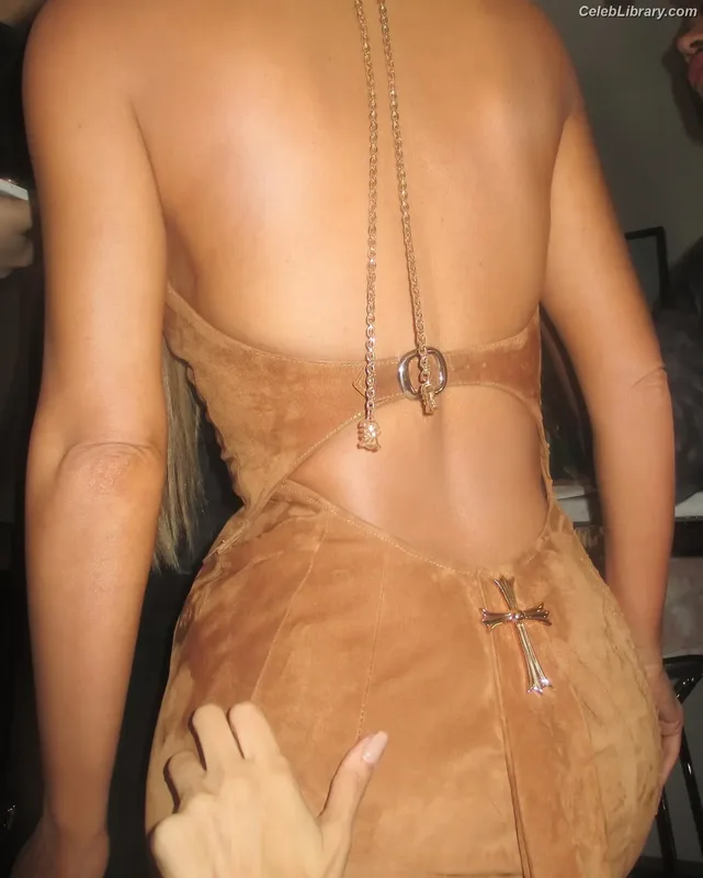 Kim Kardashian photo 8 of 4170