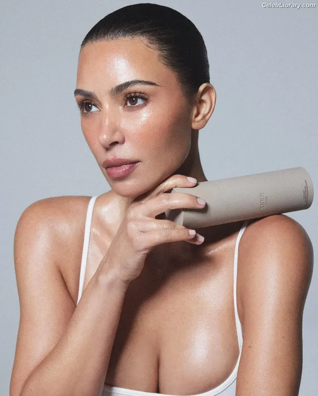 Kim Kardashian photo 13 of 4170