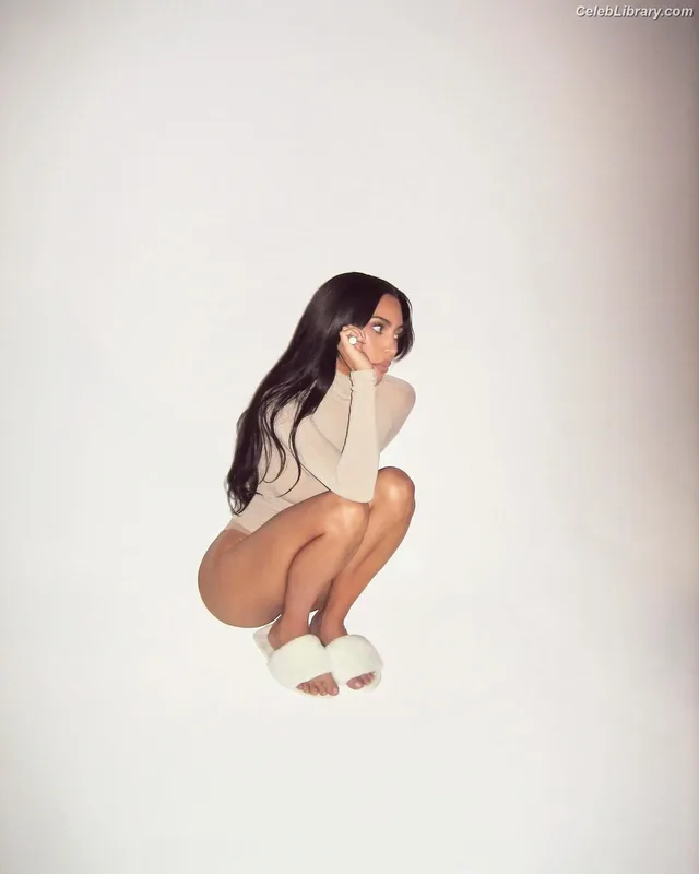Kim Kardashian photo 24 of 4170