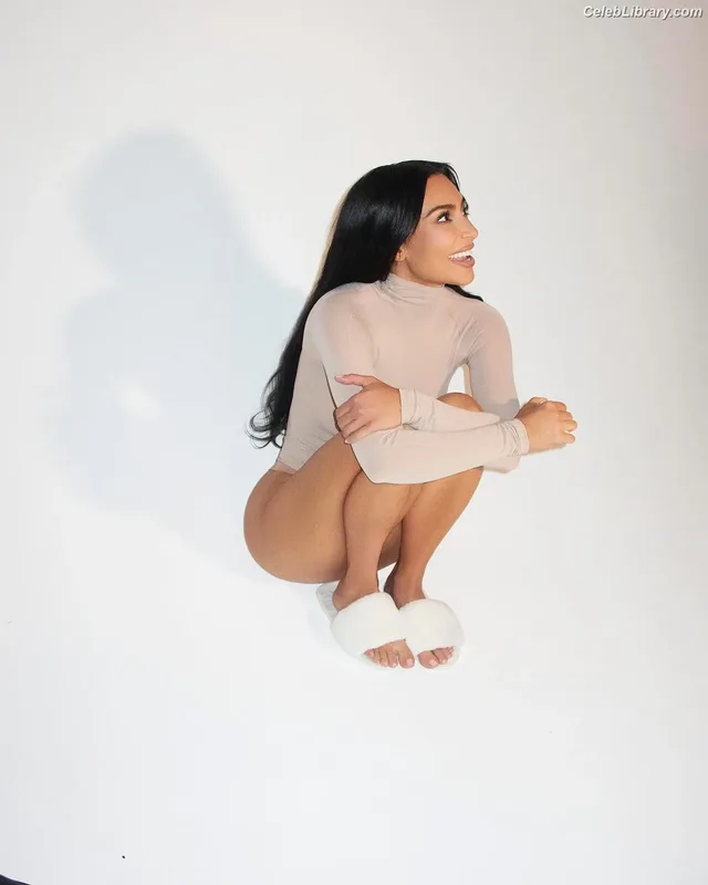 Kim Kardashian photo 1 of 4170