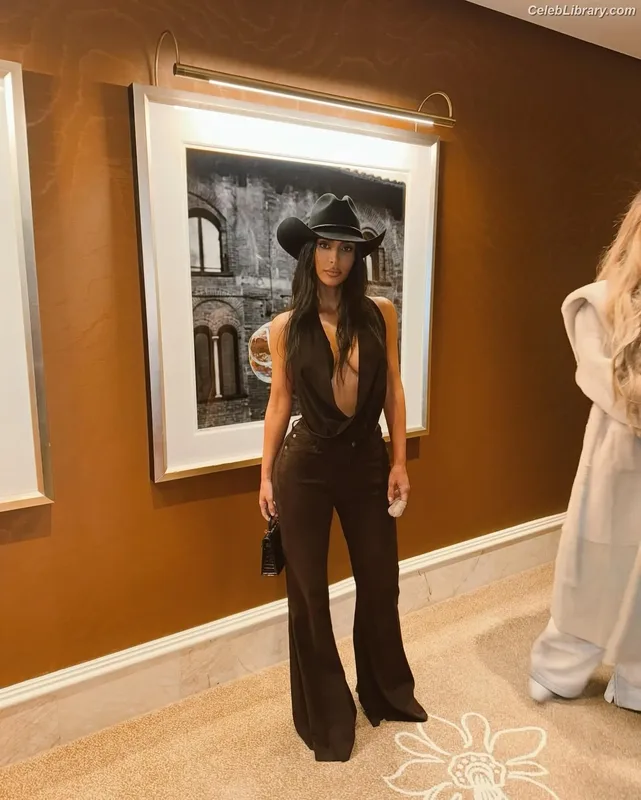 Kim Kardashian photo 7 of 4170
