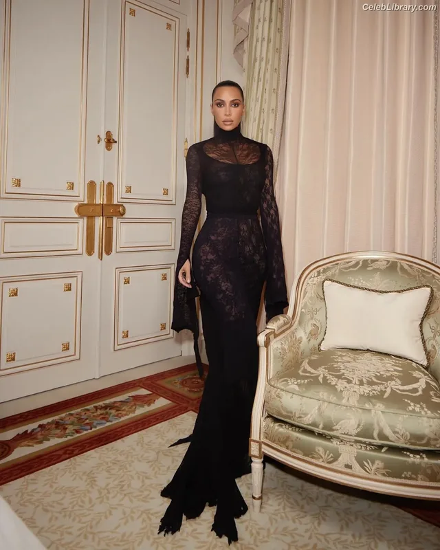 Kim Kardashian photo 14 of 4170