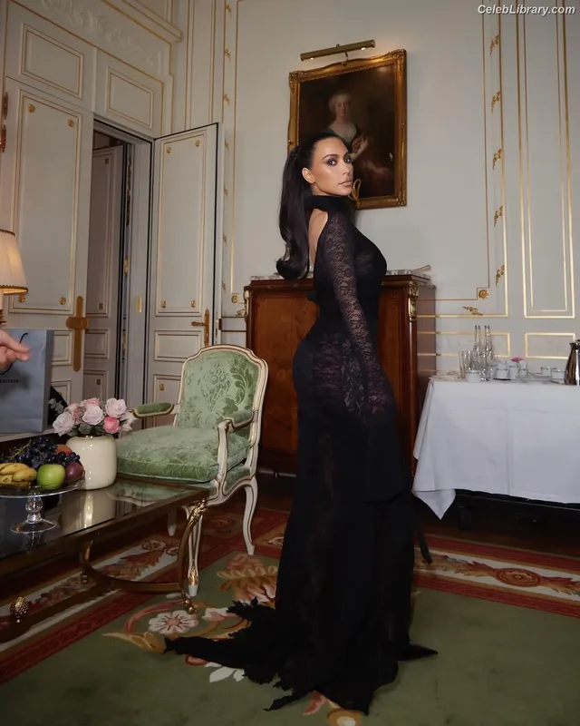 Kim Kardashian photo 18 of 4170