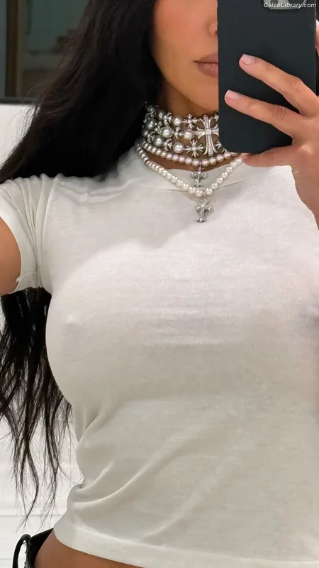 Kim Kardashian photo 7 of 4170
