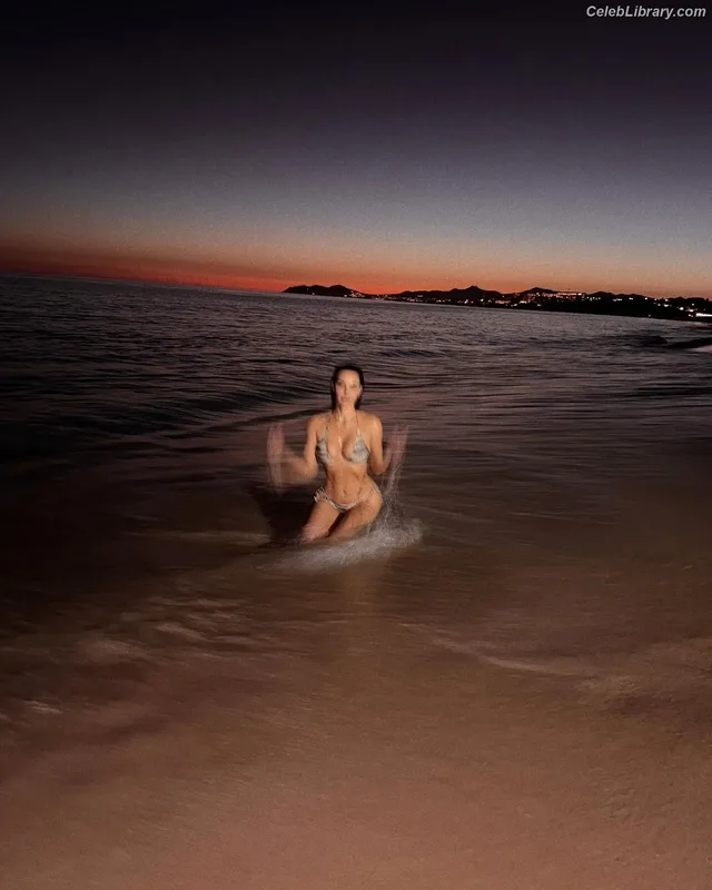 Kim Kardashian photo 11 of 4170