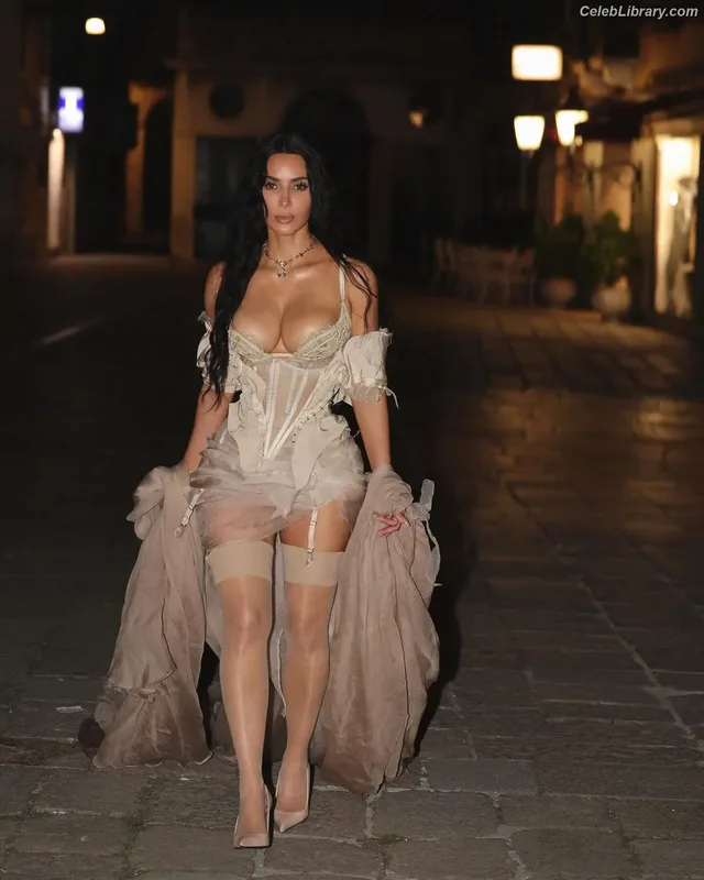 Kim Kardashian photo 14 of 4170