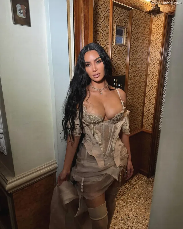 Kim Kardashian photo 18 of 4170