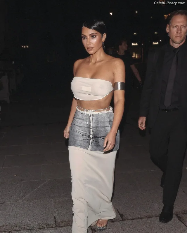 Kim Kardashian photo 21 of 4170