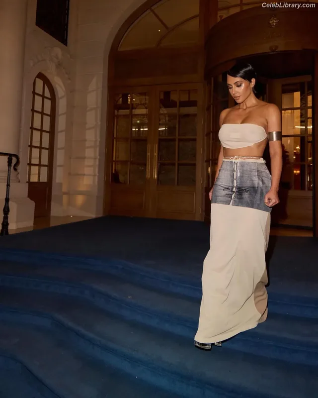 Kim Kardashian photo 2 of 4170