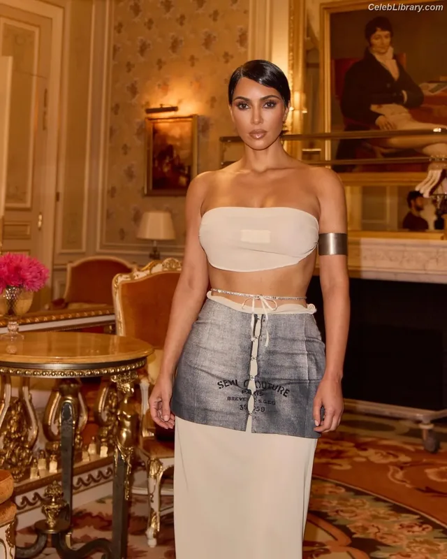 Kim Kardashian photo 3 of 4170