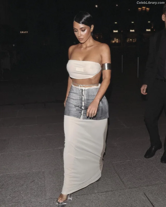 Kim Kardashian photo 4 of 4170