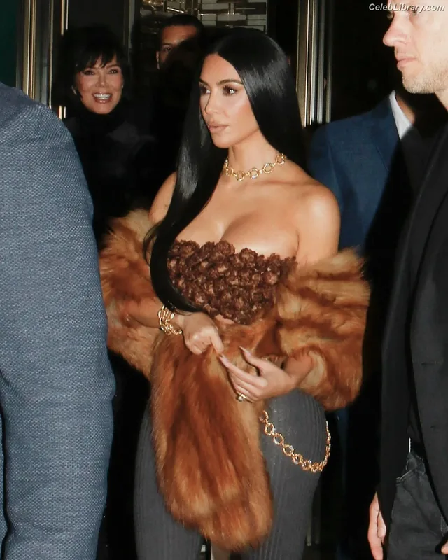 Kim Kardashian photo 12 of 4170