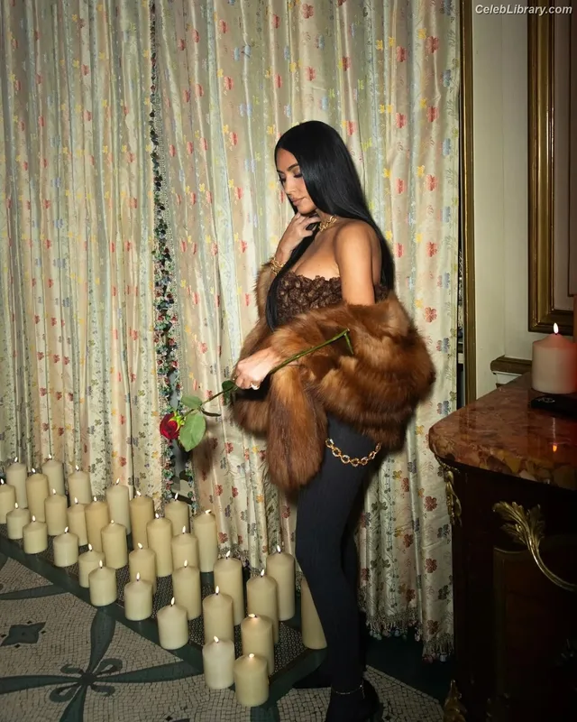 Kim Kardashian photo 15 of 4170