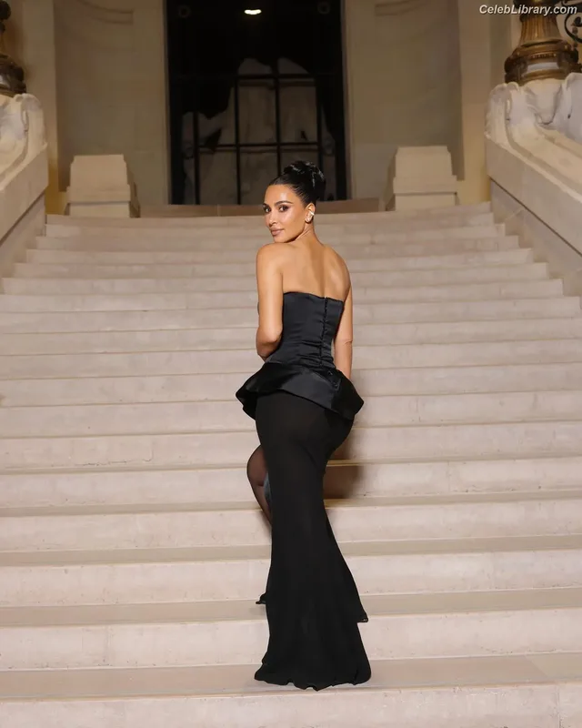 Kim Kardashian photo 17 of 4170