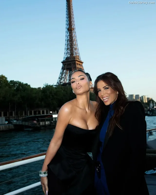 Kim Kardashian photo 5 of 4170