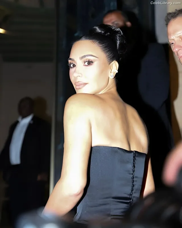 Kim Kardashian photo 7 of 4170