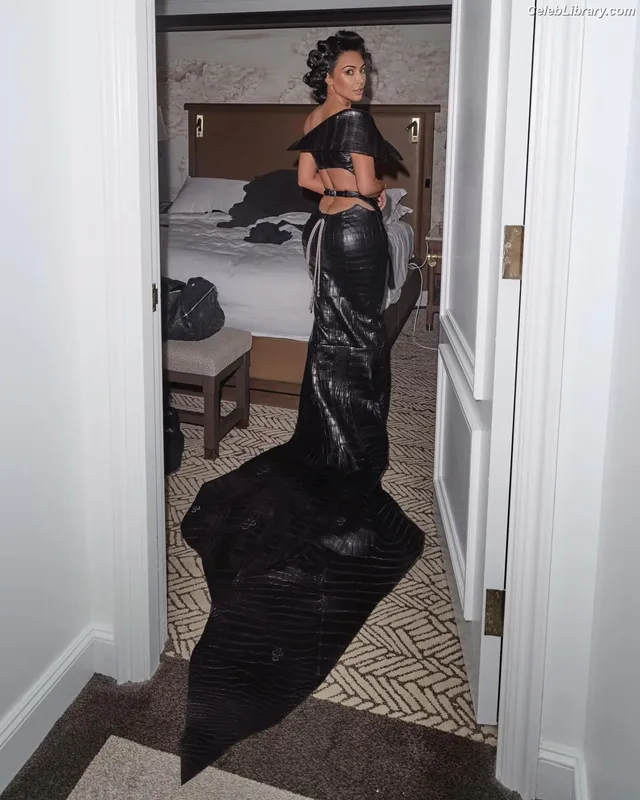 Kim Kardashian photo 13 of 4170
