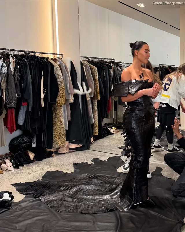 Kim Kardashian photo 21 of 4170