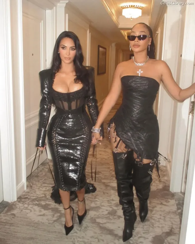 Kim Kardashian photo 6 of 4170