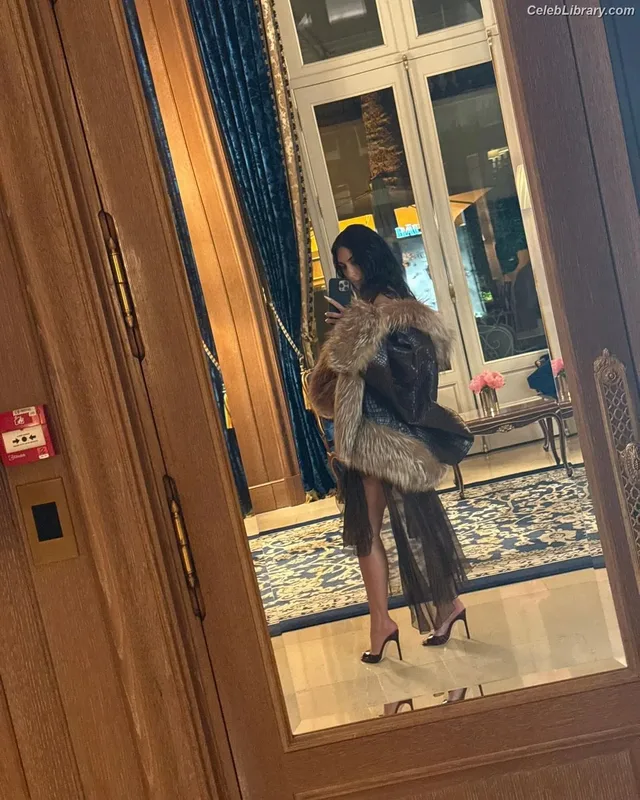 Kim Kardashian photo 15 of 4170