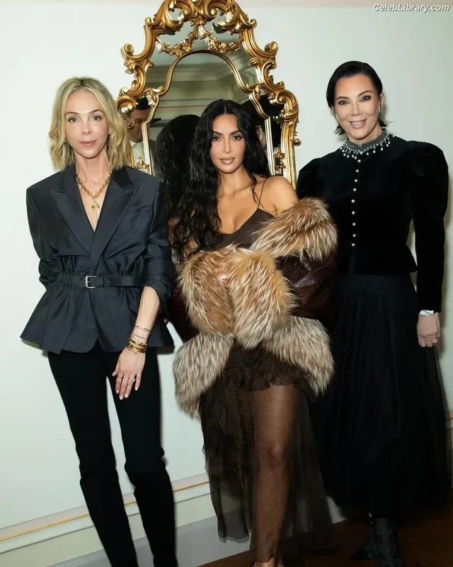Kim Kardashian photo 19 of 4170