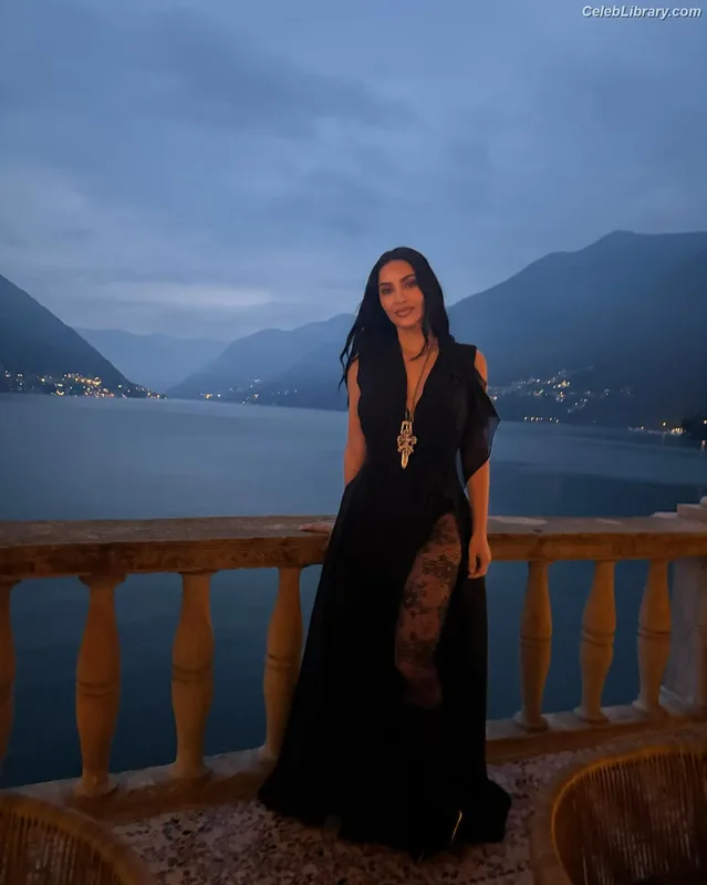 Kim Kardashian photo 16 of 4170