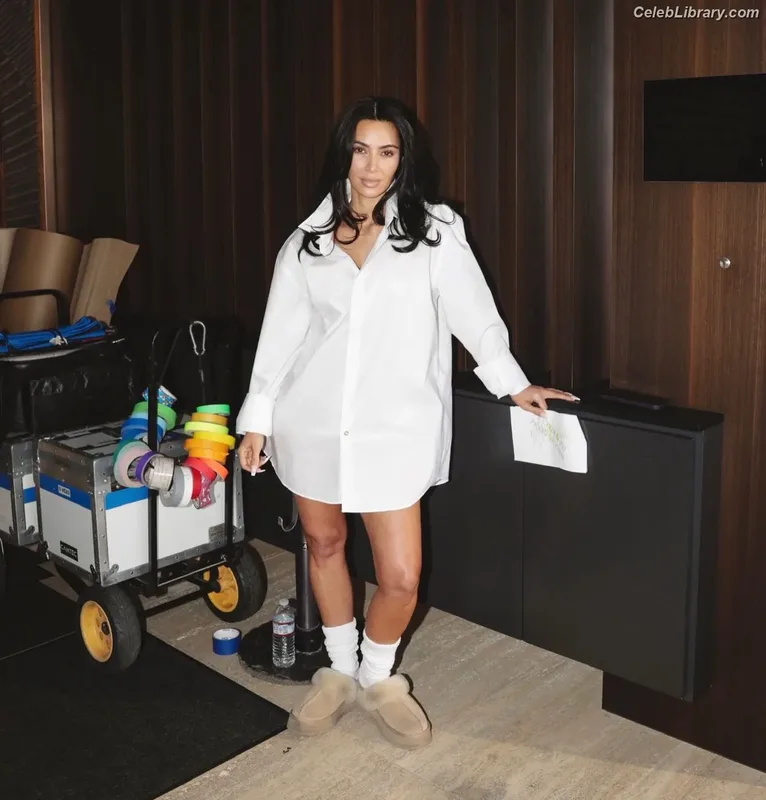 Kim Kardashian photo 2 of 4170