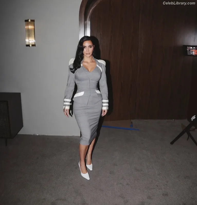 Kim Kardashian photo 6 of 4170
