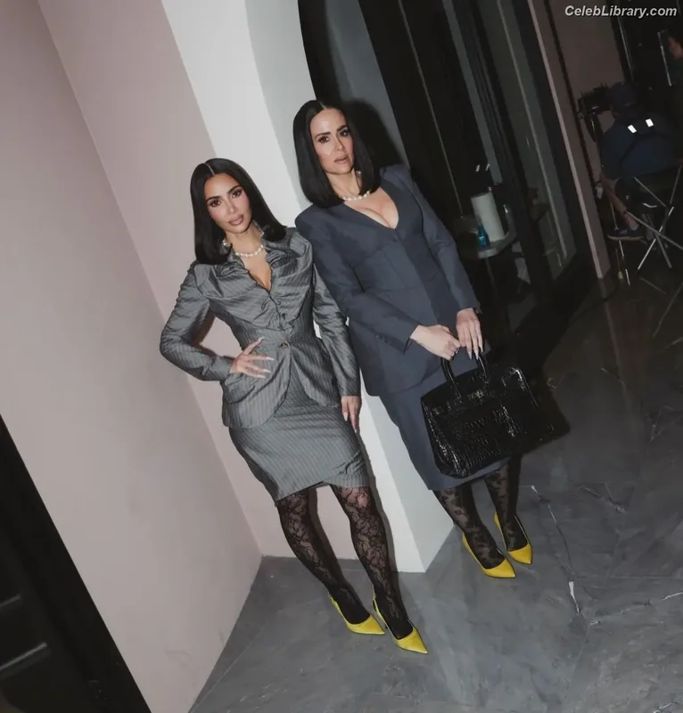 Kim Kardashian photo 8 of 4170