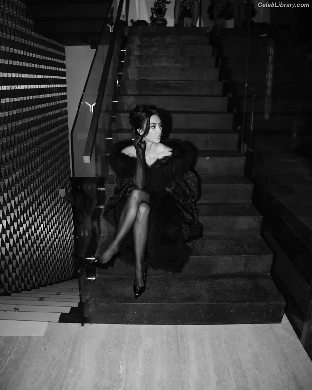 Kim Kardashian photo 16 of 4170