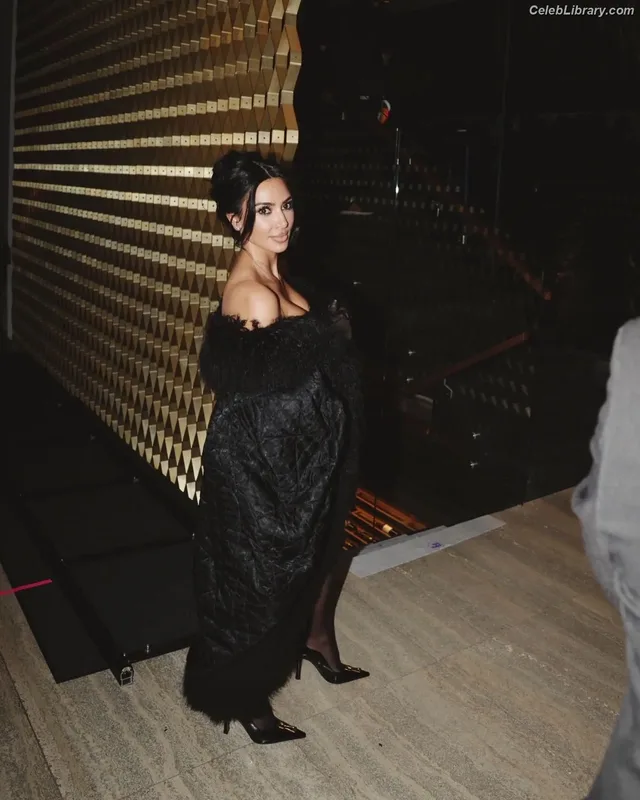 Kim Kardashian photo 18 of 4170