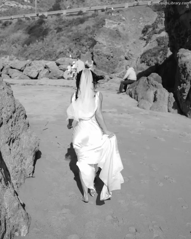 Kim Kardashian photo 24 of 4170