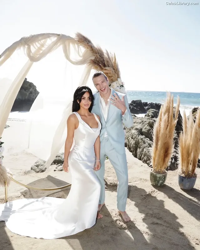 Kim Kardashian photo 1 of 4170