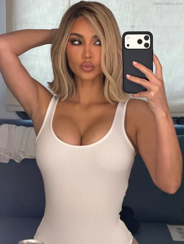 Kim Kardashian photo 5 of 4170