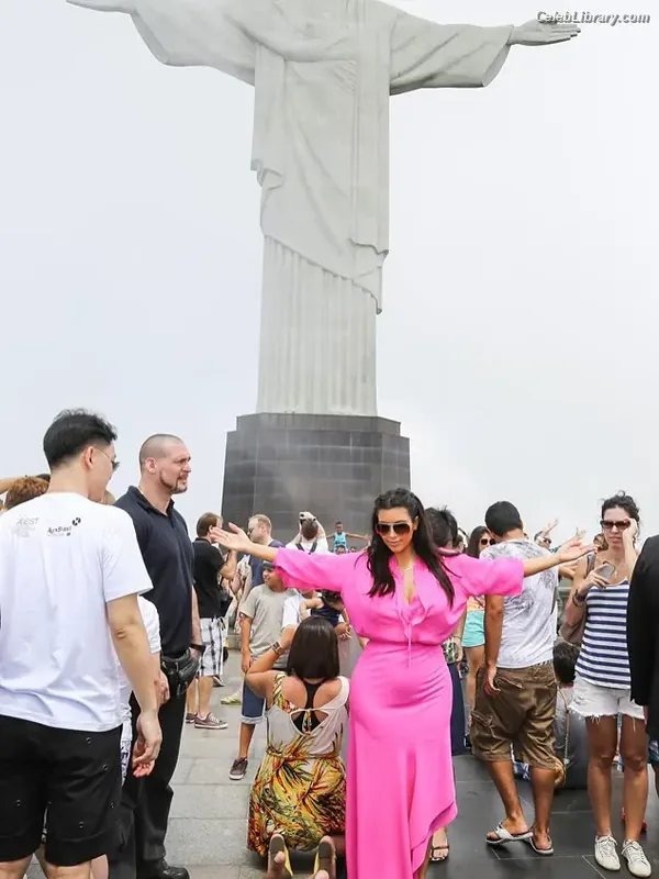 Kim Kardashian photo 7 of 4170