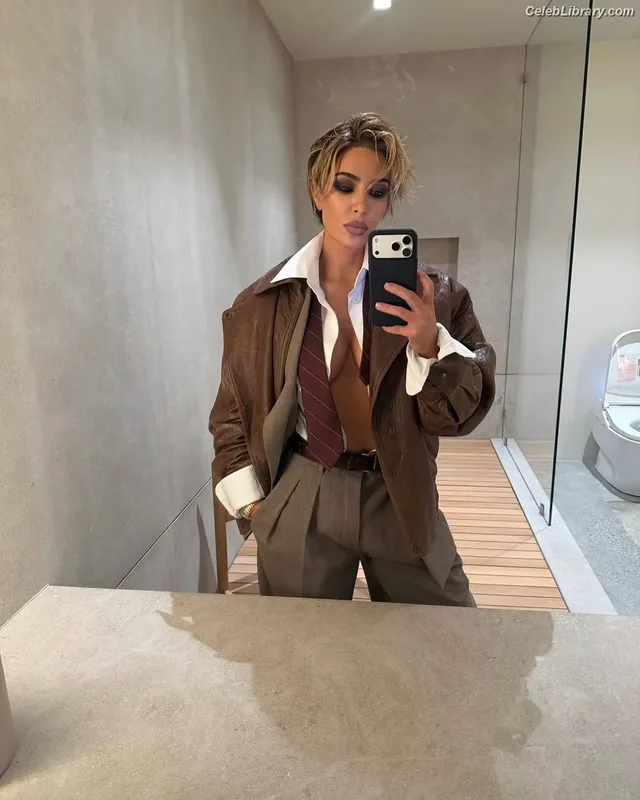 Kim Kardashian photo 19 of 4170