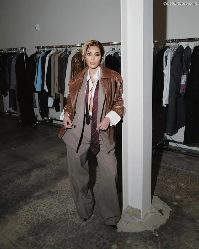 Kim Kardashian photo 20 of 4170