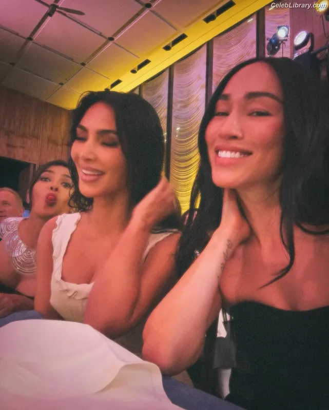 Kim Kardashian photo 1 of 4170