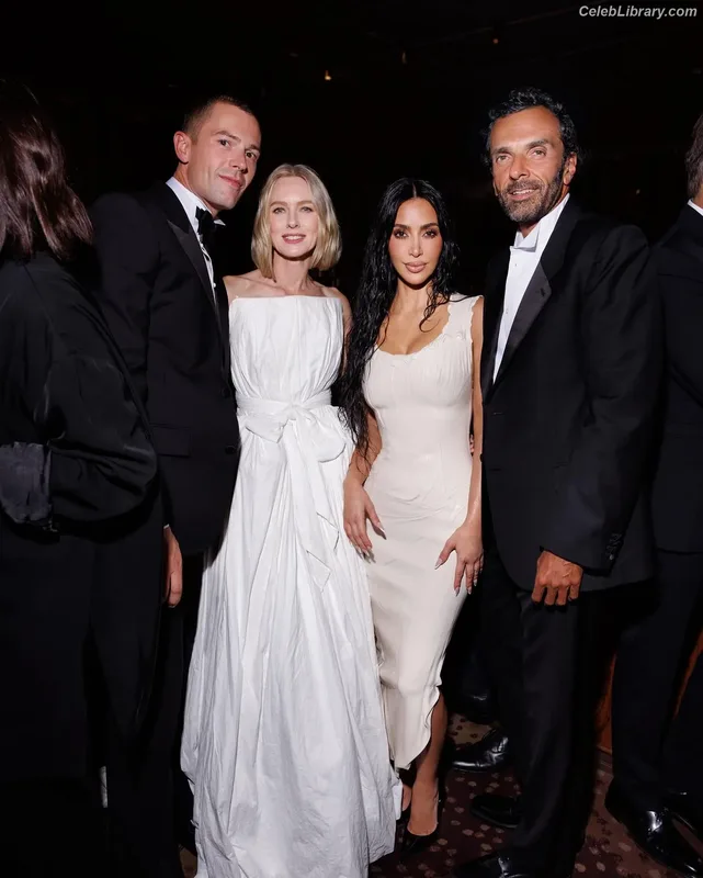 Kim Kardashian photo 4 of 4170