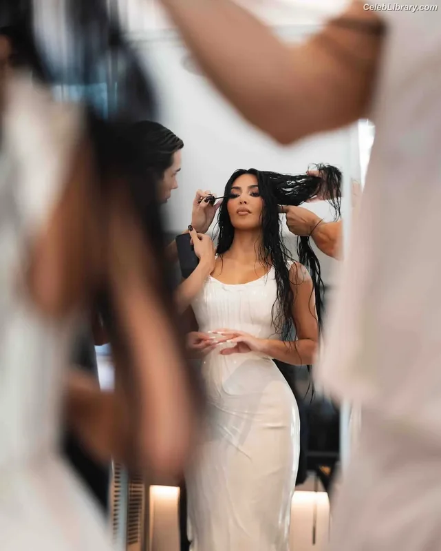 Kim Kardashian photo 5 of 4170