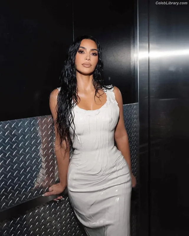 Kim Kardashian photo 6 of 4170