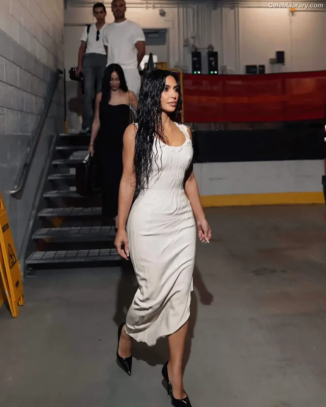 Kim Kardashian photo 10 of 4170