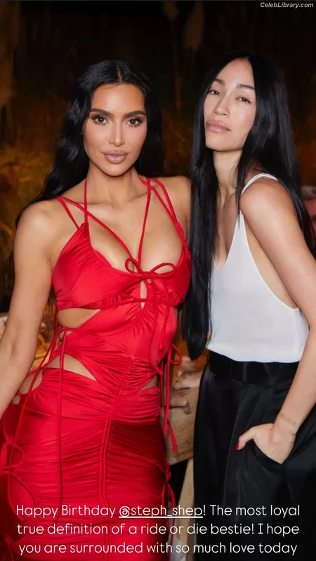Kim Kardashian photo 11 of 4170