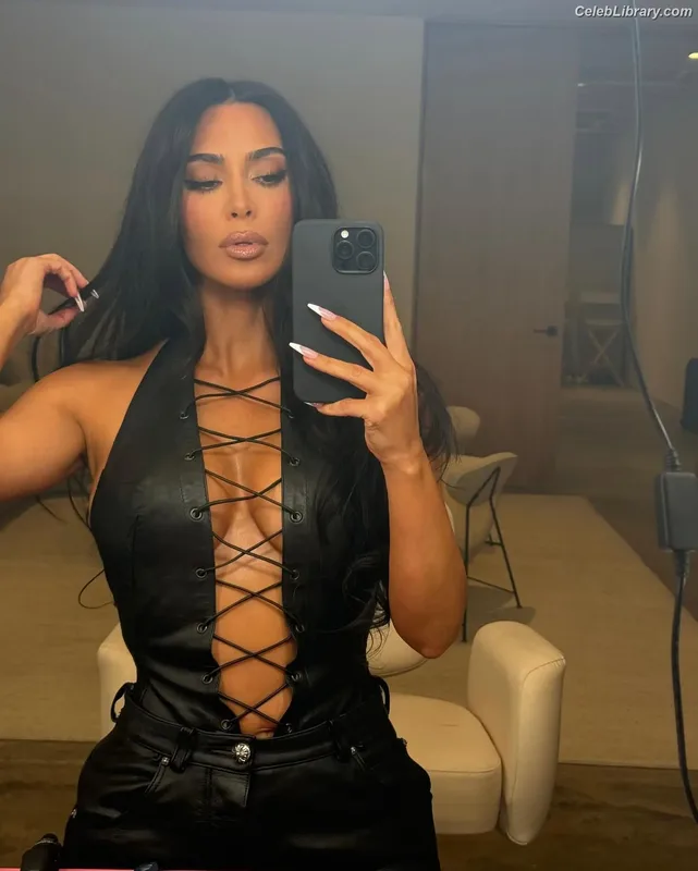 Kim Kardashian photo 14 of 4170